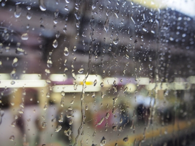 雨の東京駅