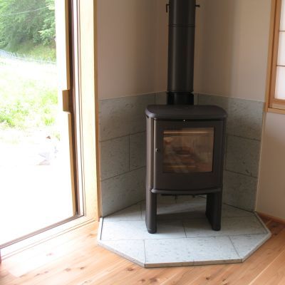 薪ストーブ設置工事　千葉県　キッチンより・・・