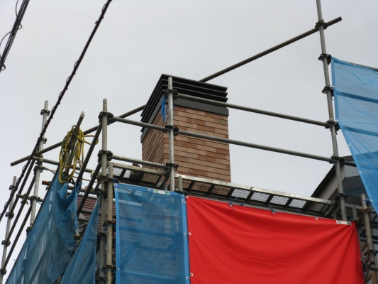 薪ストーブ屋煙突工事はお天気勝負