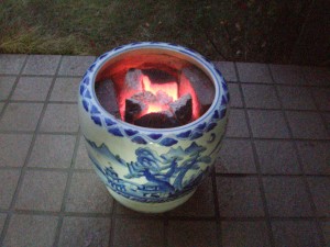 今年もよろしくお願いいたします。　火鉢・・・