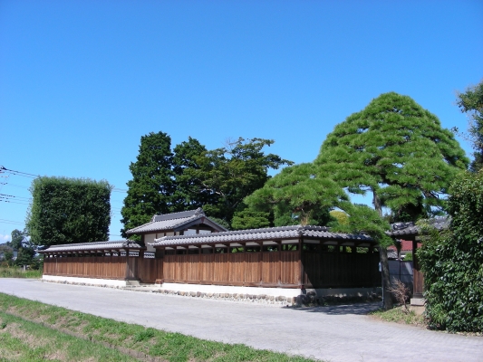 塀と松・・・