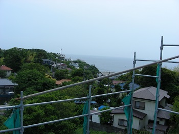 屋根上から