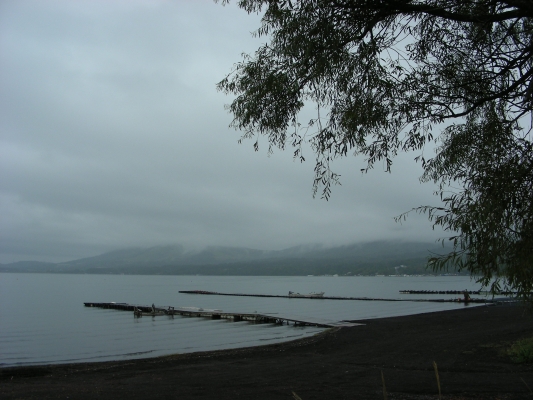 雨の山中湖・・・
