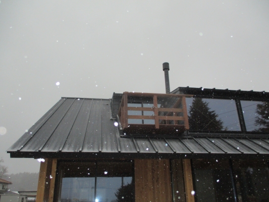 小雪舞う中・・・