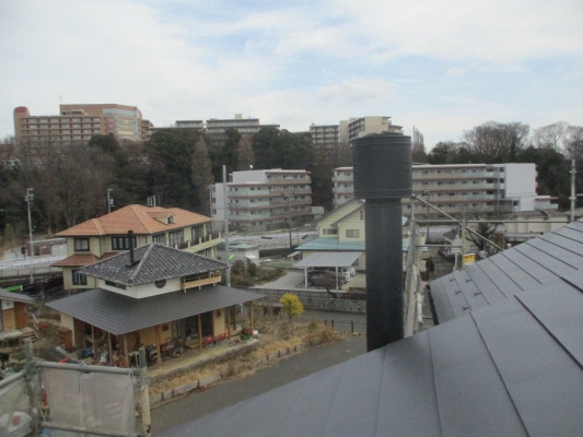 煙突の向こうにも・・・
