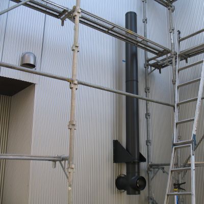 薪ストーブ設置工事　壁出し・・・