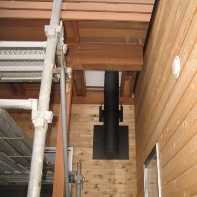 薪ストーブ設置工事　神奈川県　壁～軒・・・