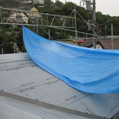 薪ストーブ設置工事　神奈川県　止んでる間に・・・