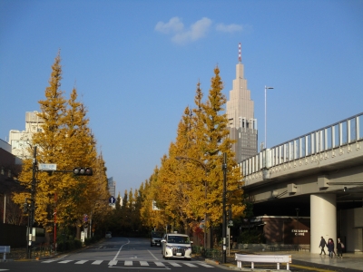 千駄ヶ谷駅前
