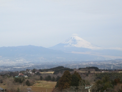 霞む富士山