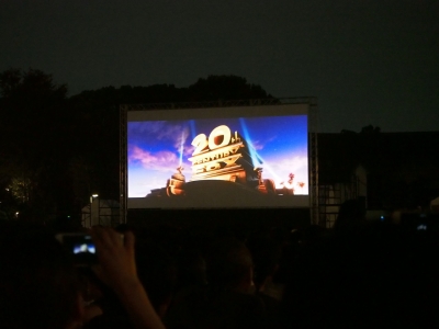 上映開始