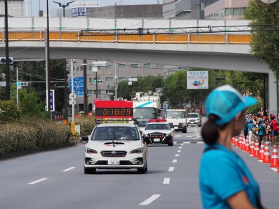 先導車